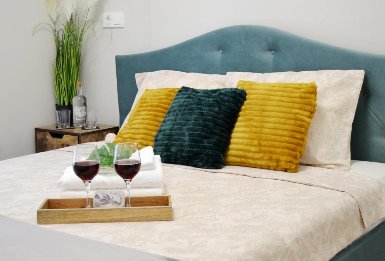 בוקרשט Sunshine - New & Quiet 1Br Apt, Business Area, Close To Airport, Highway A3, Subway מראה חיצוני תמונה