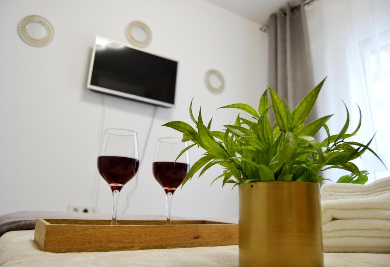 בוקרשט Sunshine - New & Quiet 1Br Apt, Business Area, Close To Airport, Highway A3, Subway מראה חיצוני תמונה