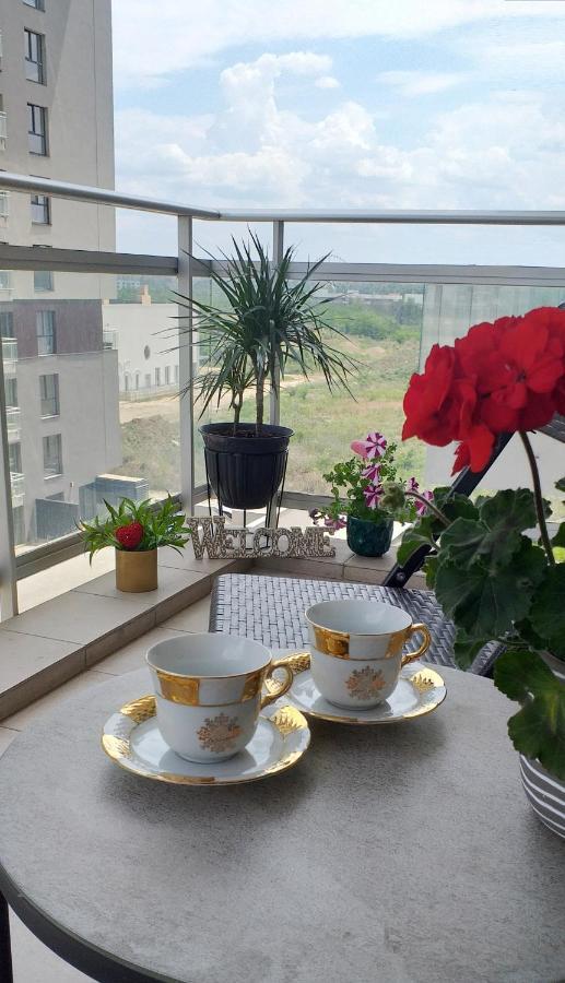 בוקרשט Sunshine - New & Quiet 1Br Apt, Business Area, Close To Airport, Highway A3, Subway מראה חיצוני תמונה
